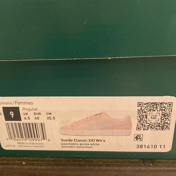 Puma  Suede Classic XXI sneakerin a light pink/peach color. - Picture 12 of 13